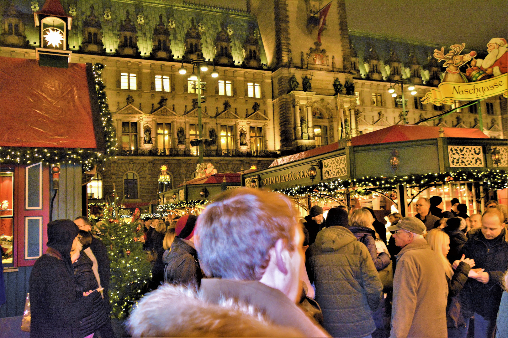 WEIHNACHTSMARKT am RATHAUS