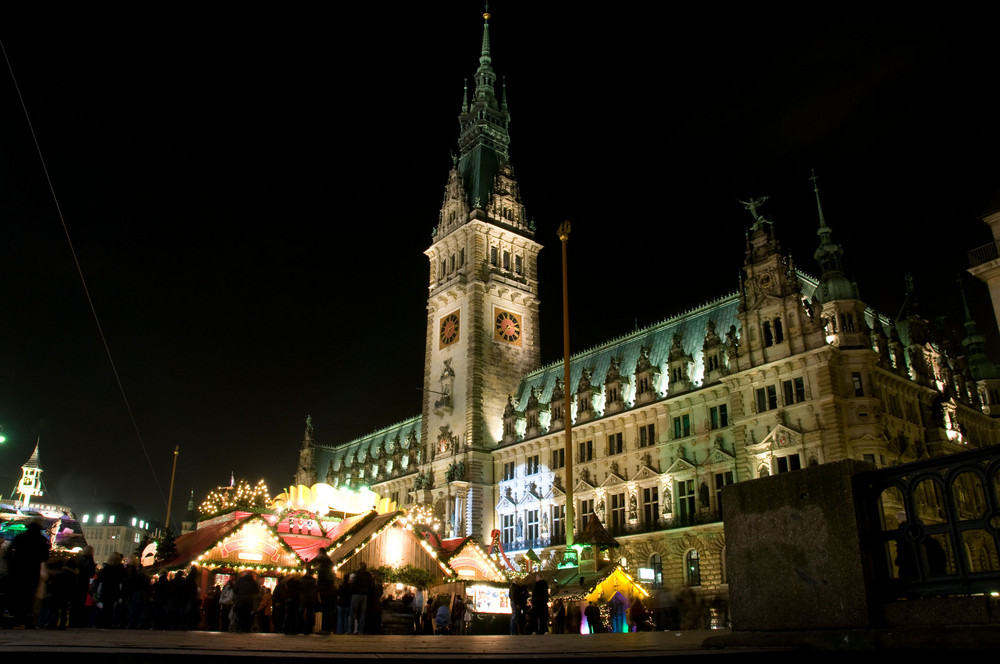 Weihnachtsmarkt am Rathaus Hamburg