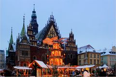 Weihnachtsmarkt am Rathaus in Wroclaw