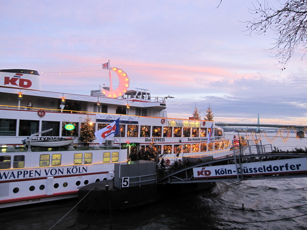 Weihnachtsmarkt am Rhein