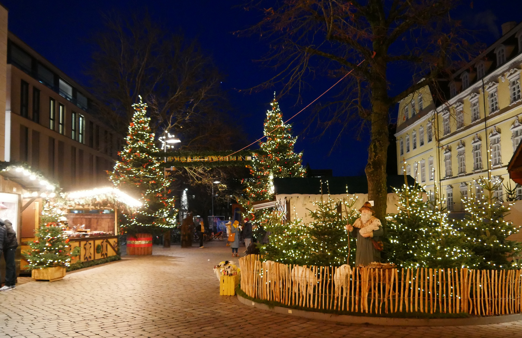 Weihnachtsmarkt am Schloss.