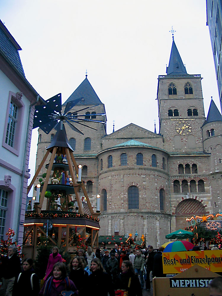 Weihnachtsmarkt am Trierer Dom