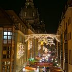 Weihnachtsmarkt an der Frauenkirche in Dresden
