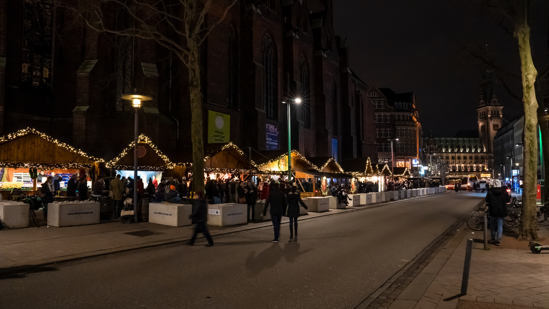 Weihnachtsmarkt an der Hauptkirche St.Petri