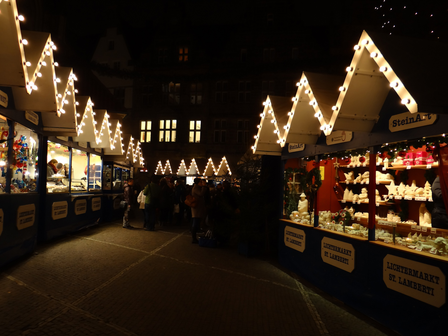 Weihnachtsmarkt an der Lamberti Kirche