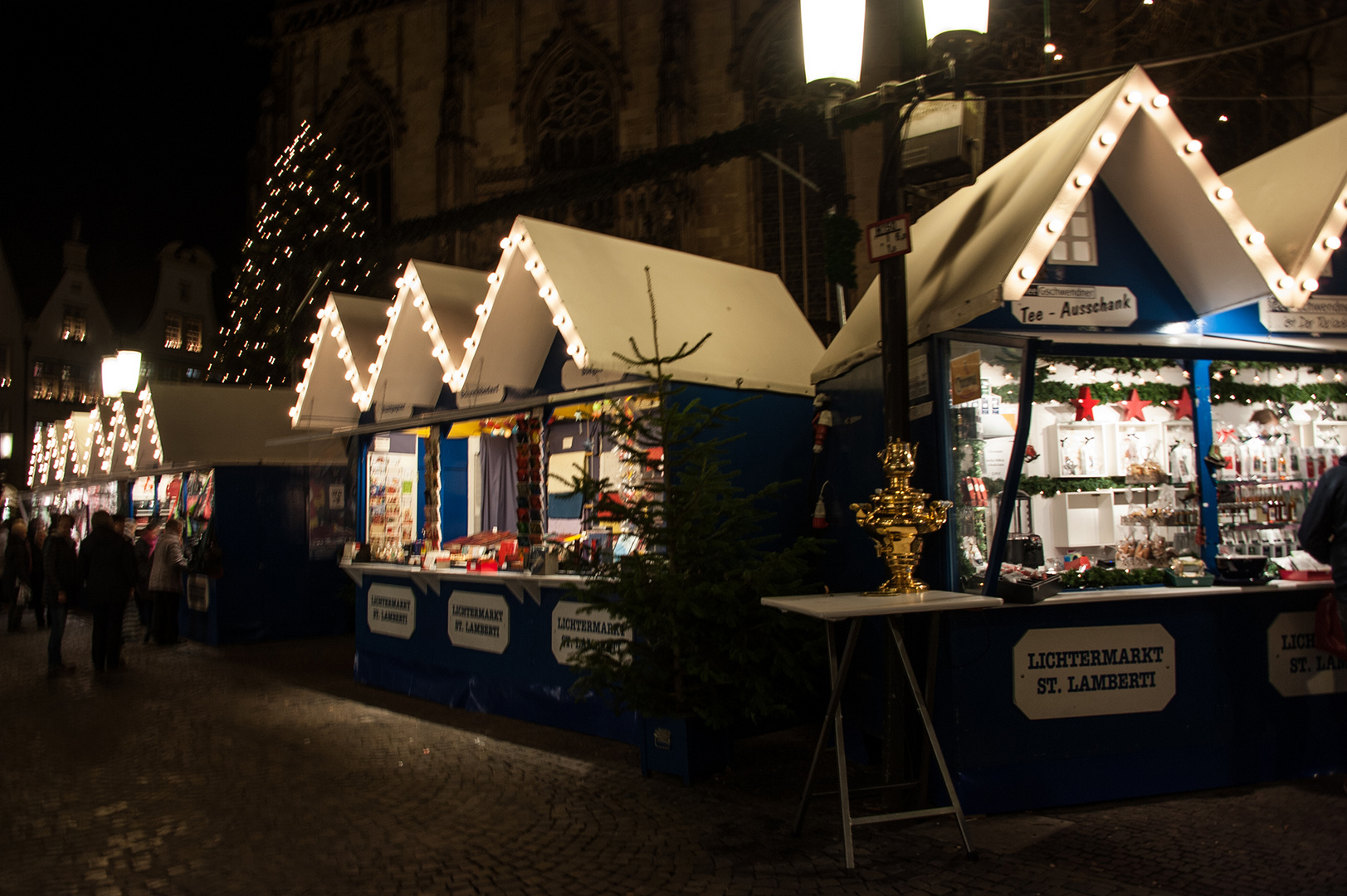 Weihnachtsmarkt an der Lamberti Kirche