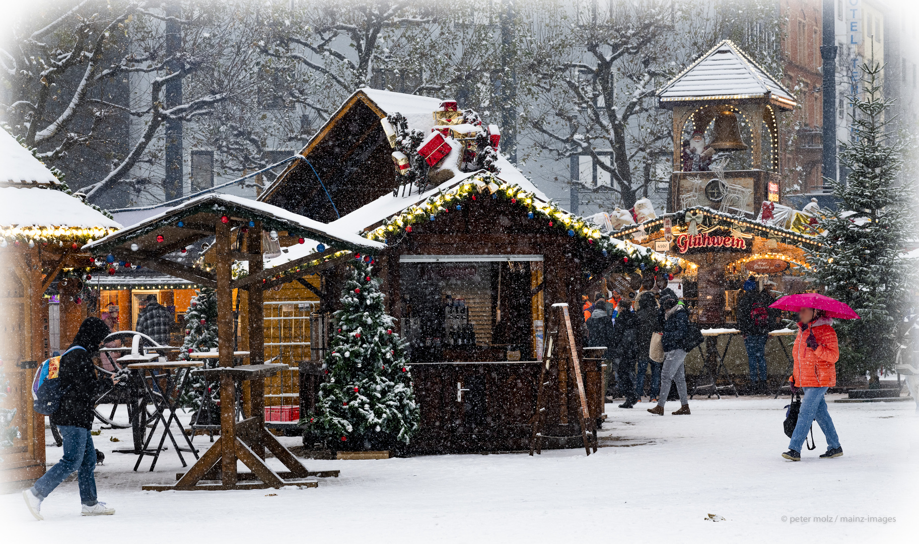 Weihnachtsmarkt auf dem Bahnhofplatz | Mainz