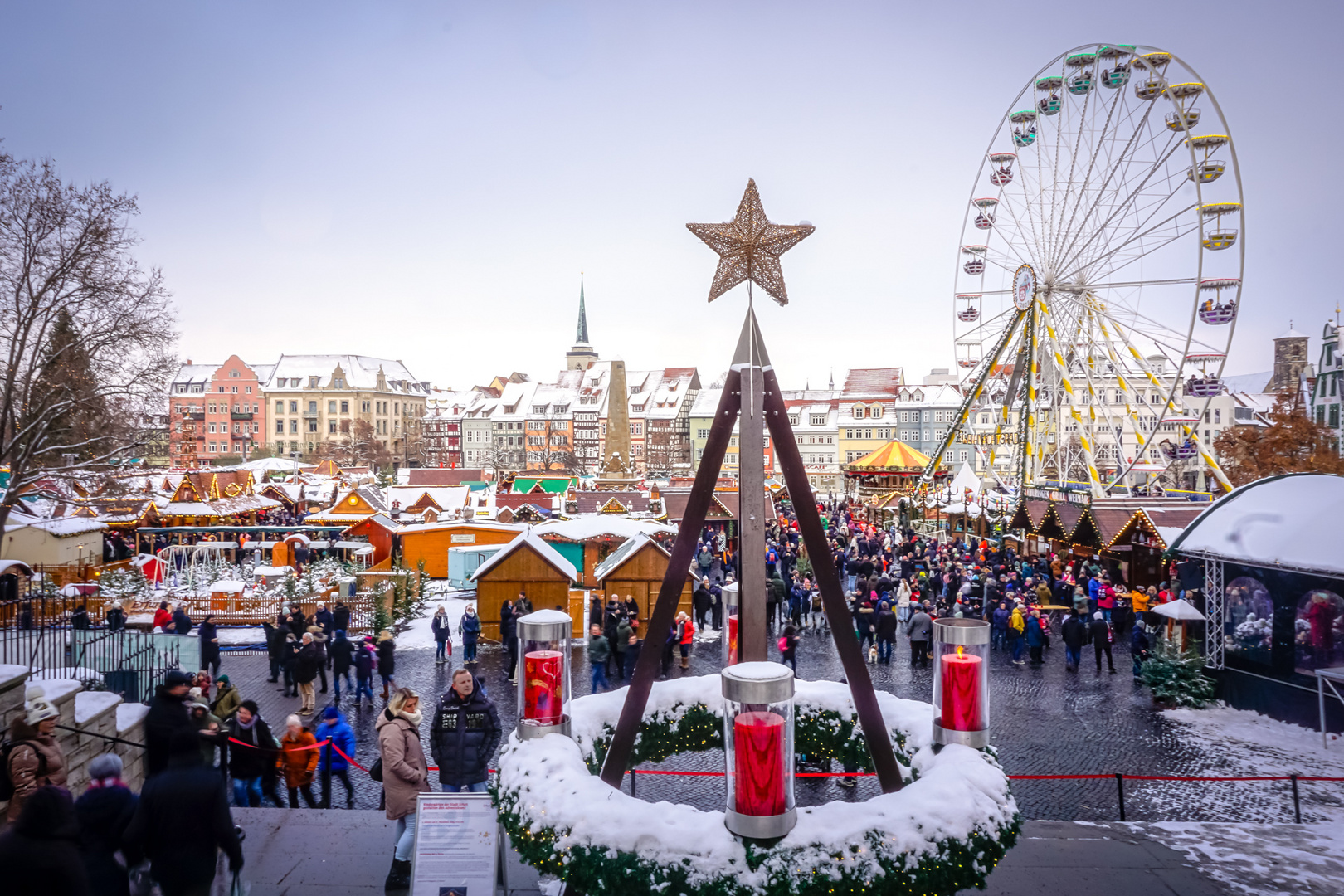 Weihnachtsmarkt auf dem Domplatz in Erfurt