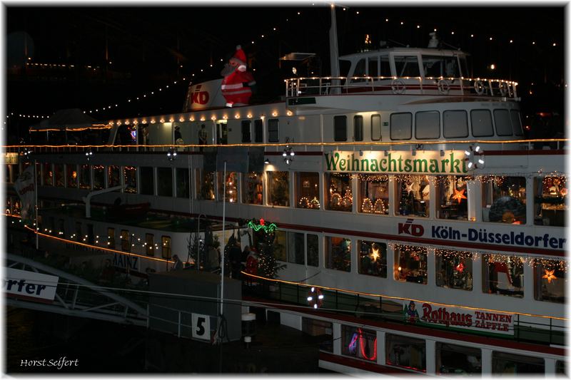 Weihnachtsmarkt auf dem Rhein