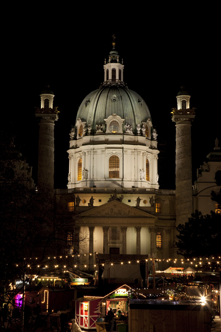 Weihnachtsmarkt bei der Karlskiche