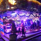 Weihnachtsmarkt Ffm. mit Karussell in blau-violett