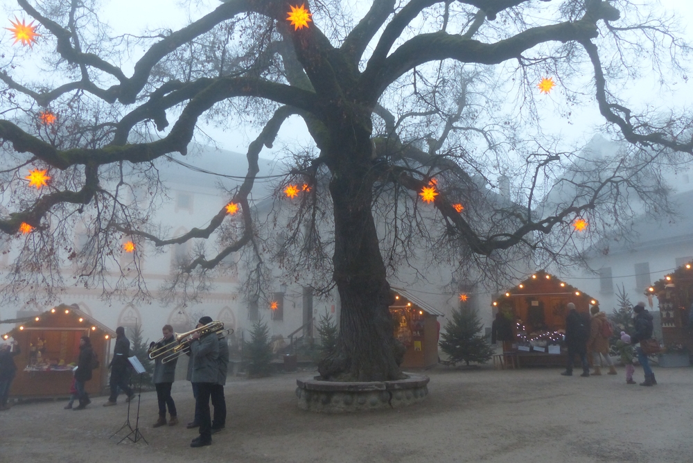 Weihnachtsmarkt im Burghof