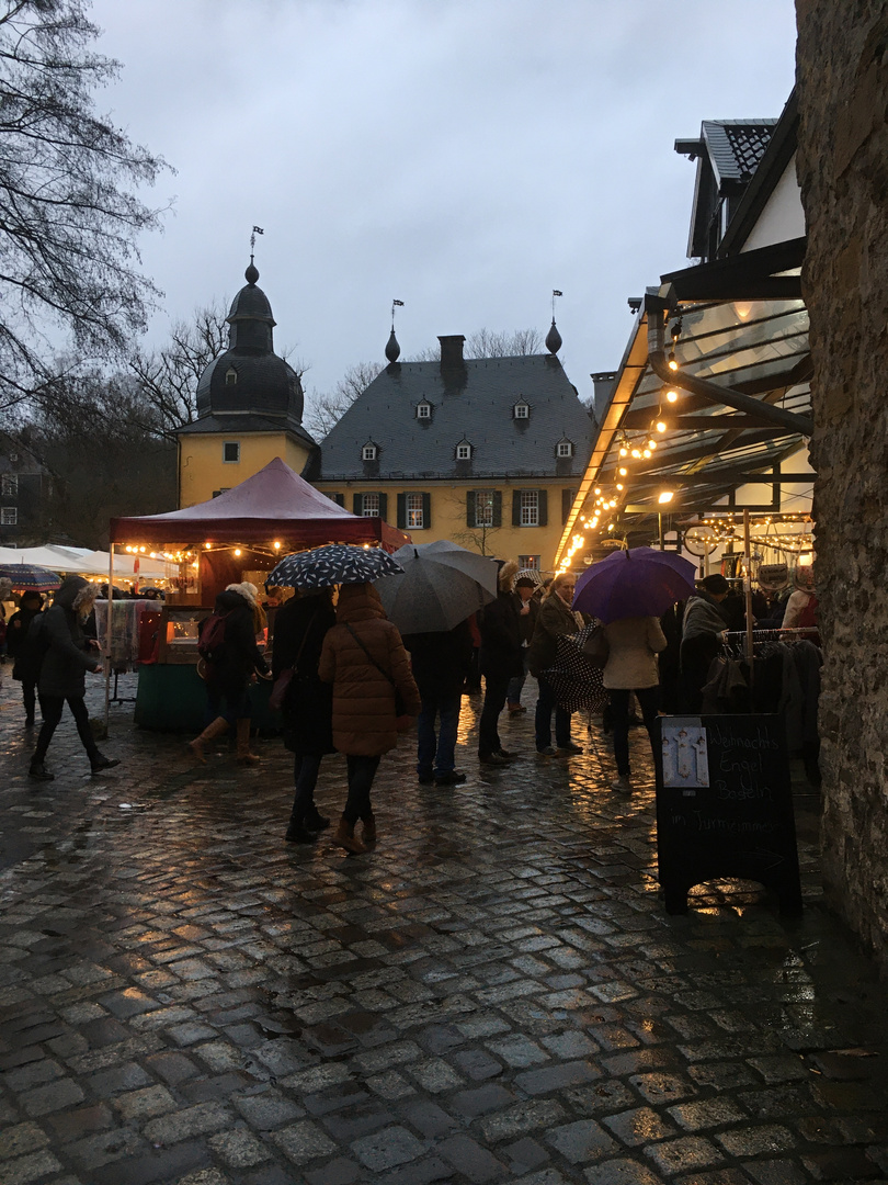 Weihnachtsmarkt im Regen