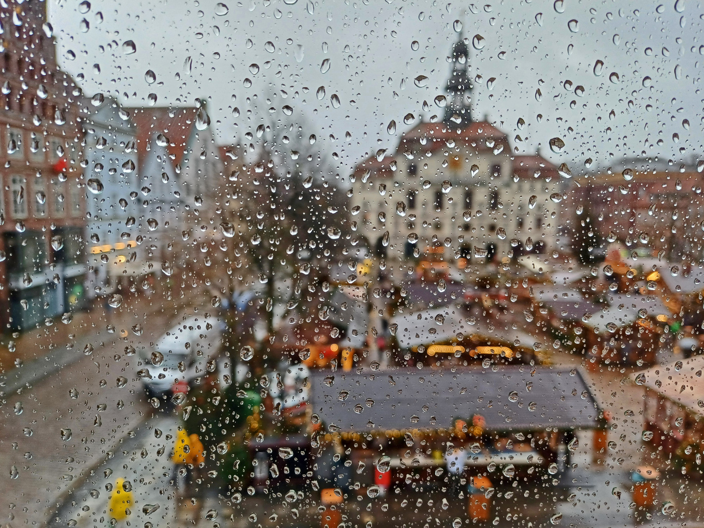 Weihnachtsmarkt im Regen