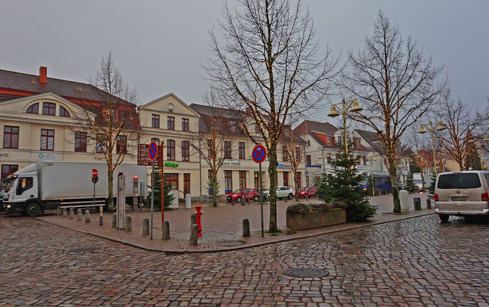 Weihnachtsmarkt  im Regen