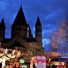 Weihnachtsmarkt im Schatten des Doms