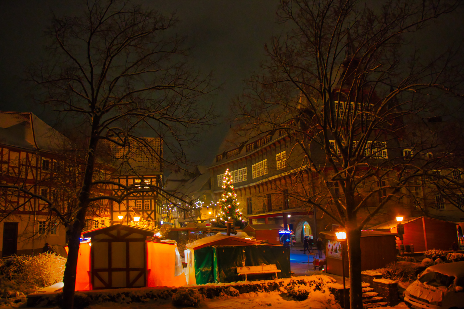 Weihnachtsmarkt in der Altstadt von Fritzlar. Foto & Bild world