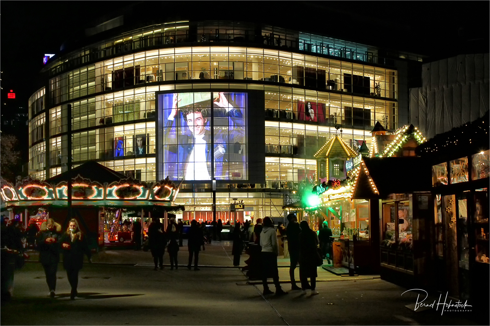 Weihnachtsmarkt in der Landeshauptstadt von NRW ..