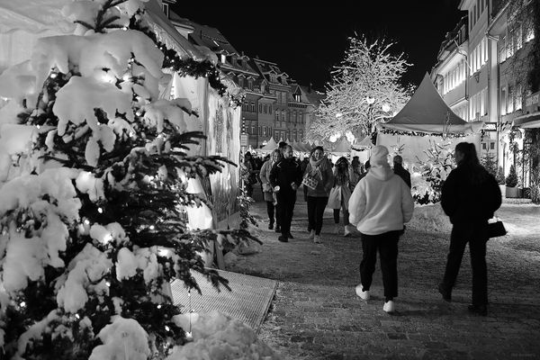 Weihnachtsmarkt in der Stadt