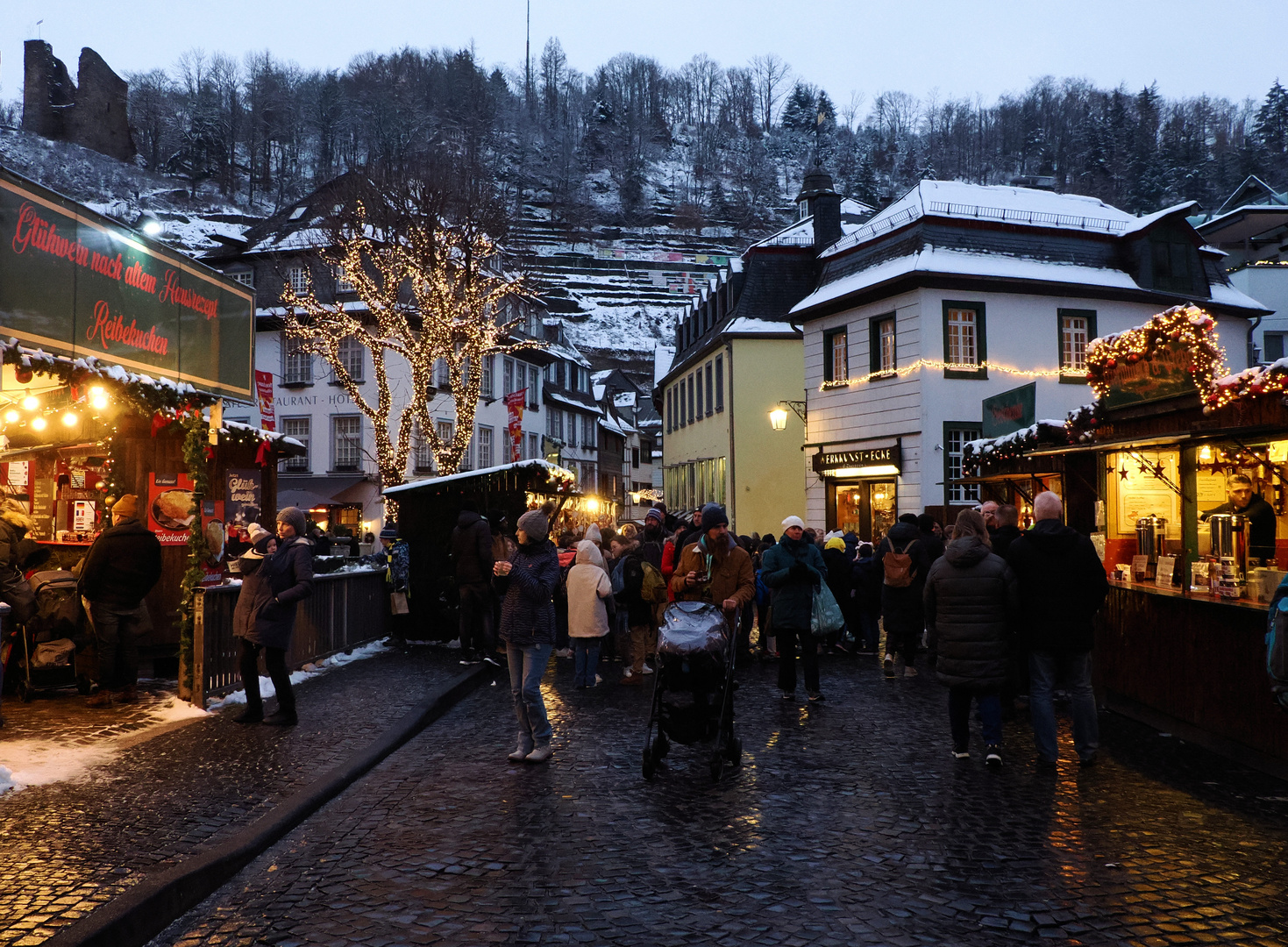 Weihnachtsmarkt in Monschau Foto & Bild world, altstadt, deutschland