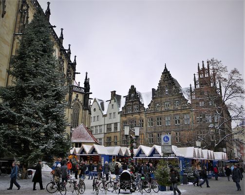 Weihnachtsmarkt in Münster an der Lambertikirche