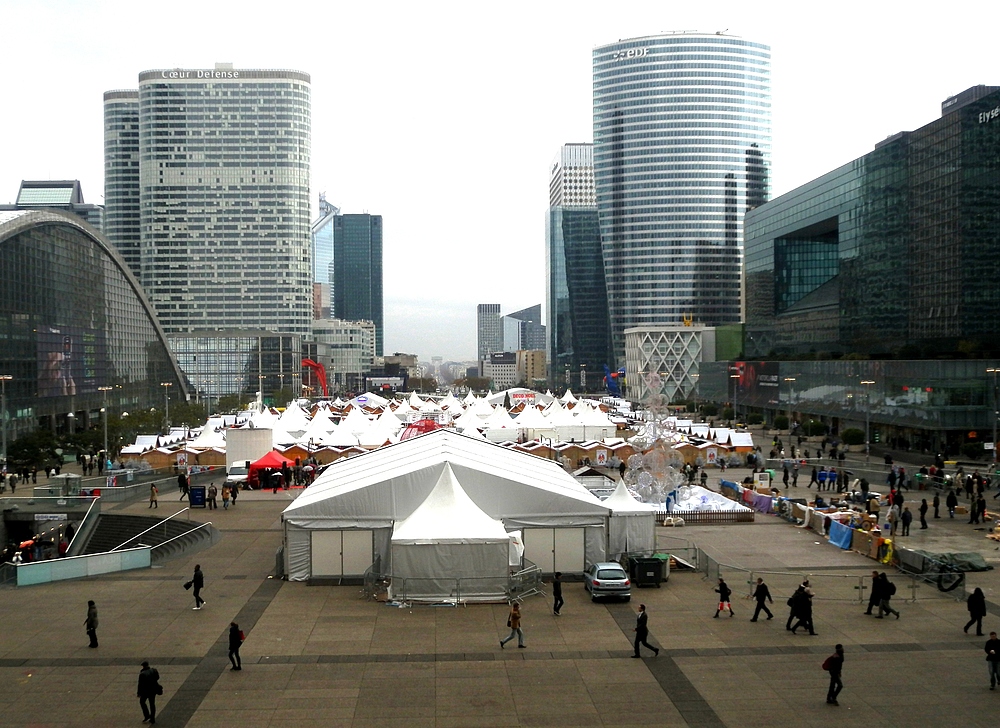 Weihnachtsmarkt in Paris Defense