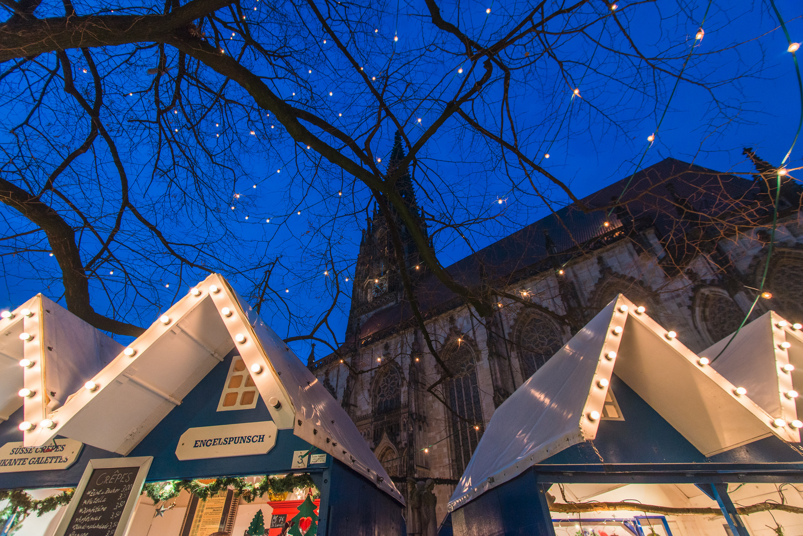 [ Weihnachtsmarkt Lambertikirchplatz, Münster ]