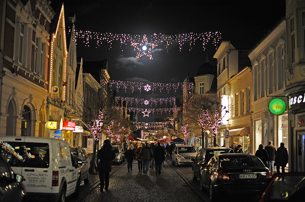 Weihnachtsmarkt Leer im Mondlicht