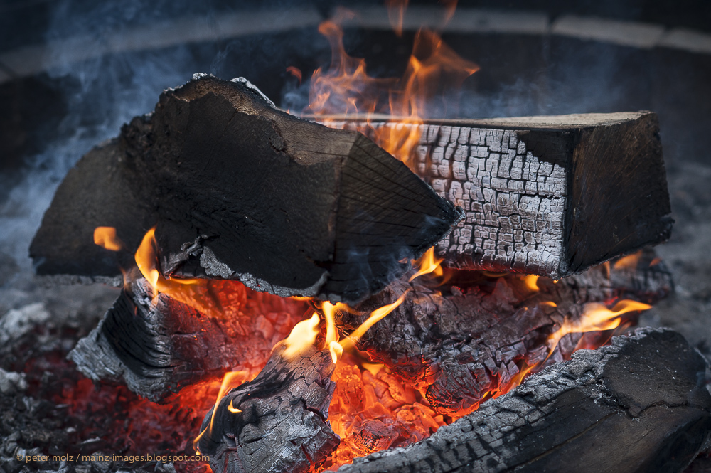 Weihnachtsmarkt Mainz - Lagerfeuer