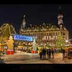 Weihnachtsmarkt mit Rathaus