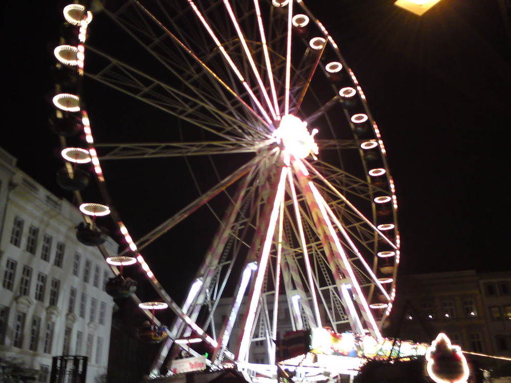 Weihnachtsmarkt mit Riesenrad