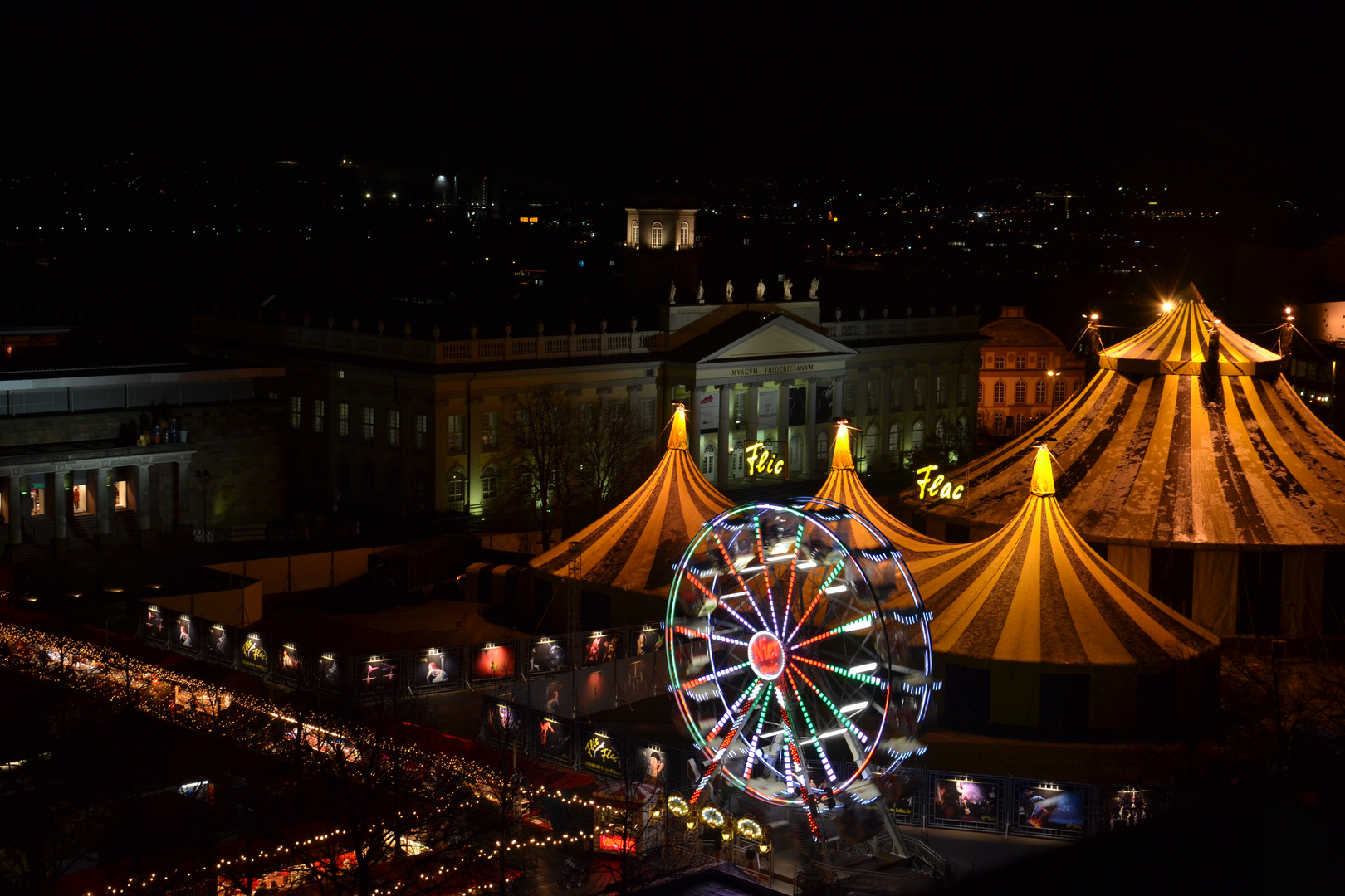 Weihnachtsmarkt und Flic Flac Zelt