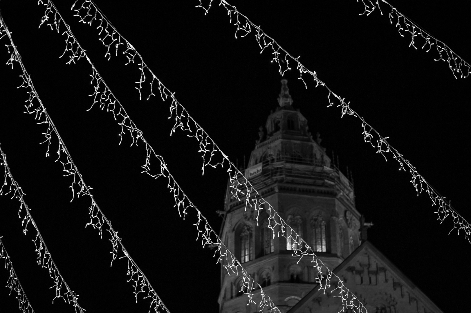 Weihnachtsmarkt unterm Dom