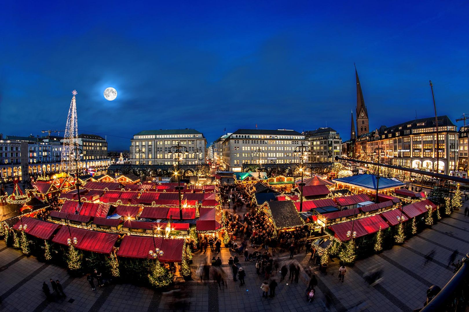 Weihnachtsmarkt vor dem Hambuger Rathaus