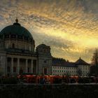 Weihnachtsmarkt vor dem St.Blasius Dom