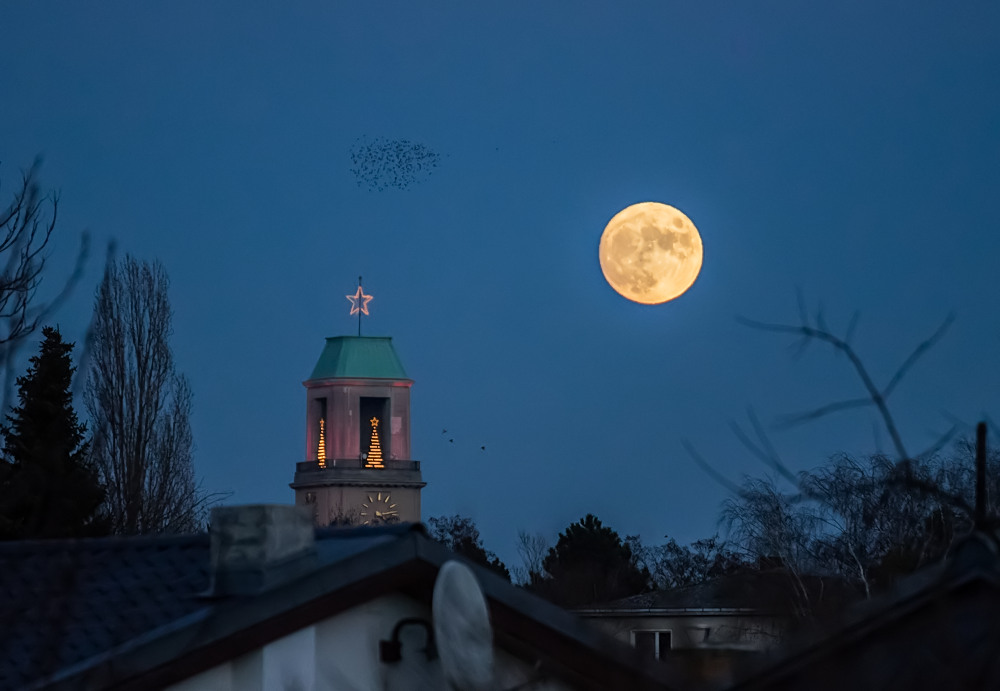 Weihnachtsmond