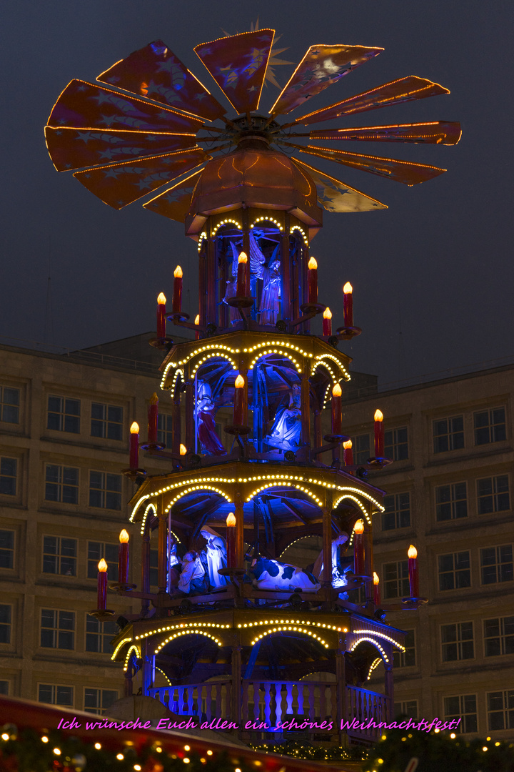 Weihnachtspyramide am Alexanderplatz