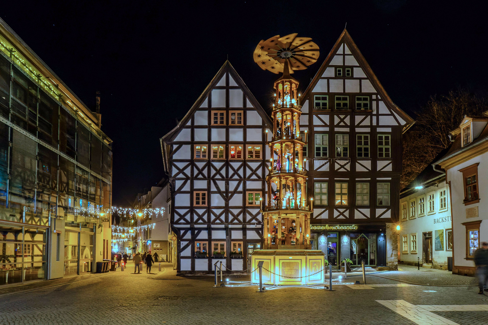 Weihnachtspyramide am Benediktplatz Erfurt