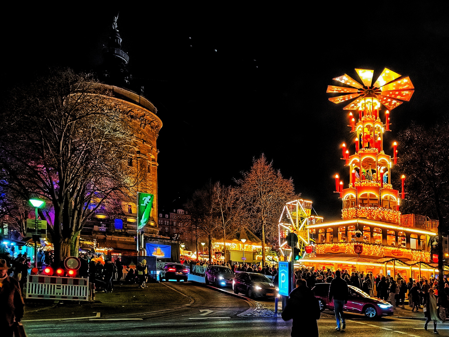 Weihnachtspyramide am Wasserturm