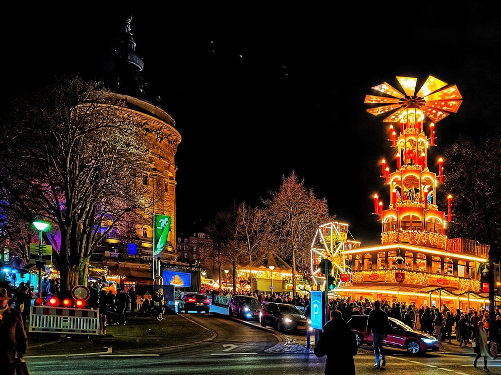 Weihnachtspyramide am Wasserturm