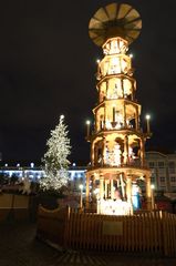 Weihnachtspyramide auf dem Dresdner Striezelmarkt