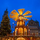 Weihnachtspyramide mit Rathaus