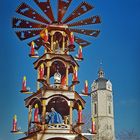 Weihnachtspyramide  vor der Stadtkirche Jena 