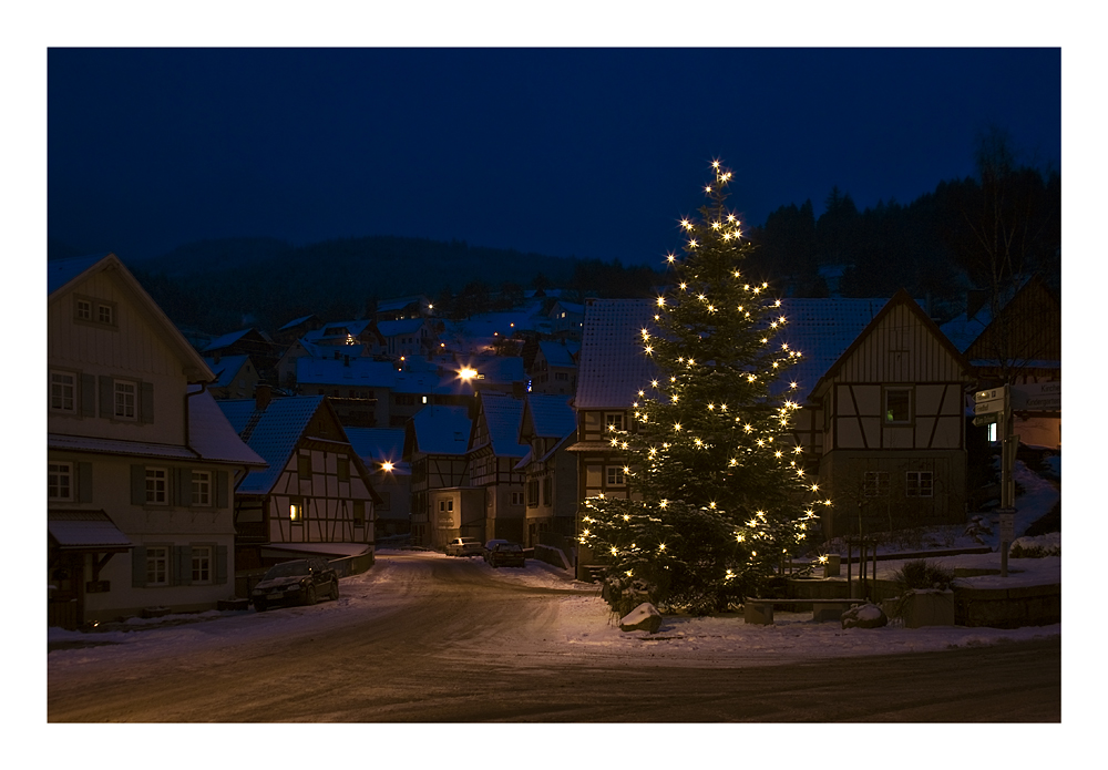 weihnachtsrummel auf dem dorfplatz