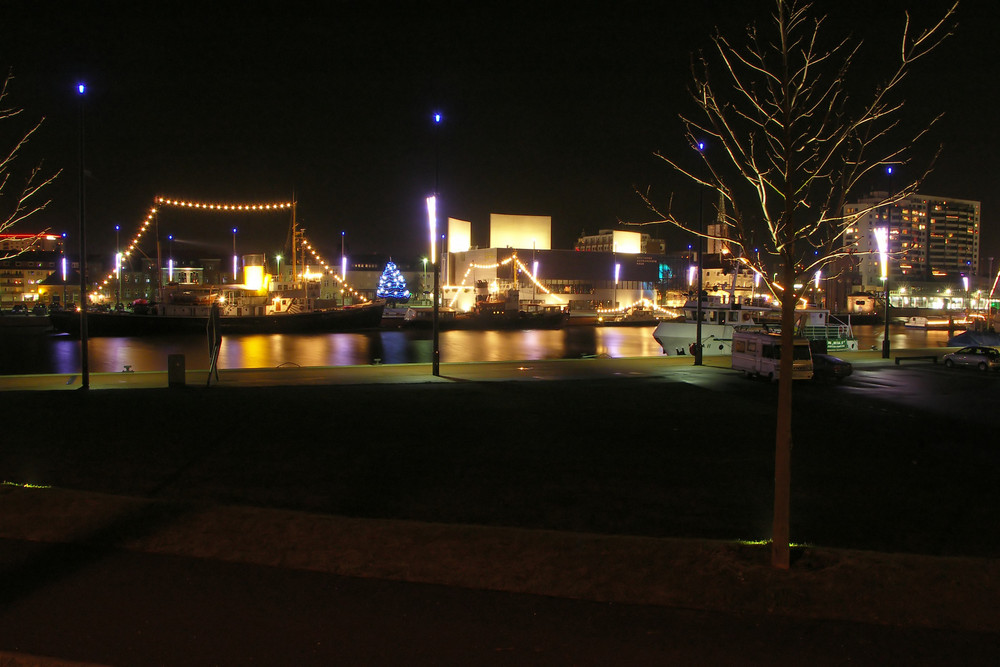 Weihnachtsstimmung 2008 im "Neuen Hafen" von Bremerhaven.