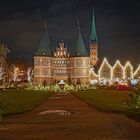 Weihnachtsstimmung am Holstentor in Lübeck