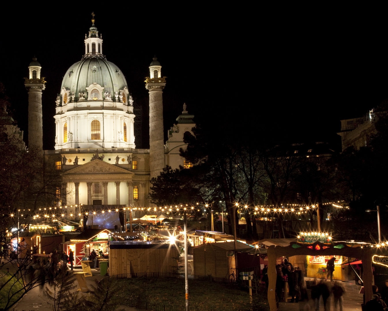 Weihnachtsstimmung am Karlsplatz