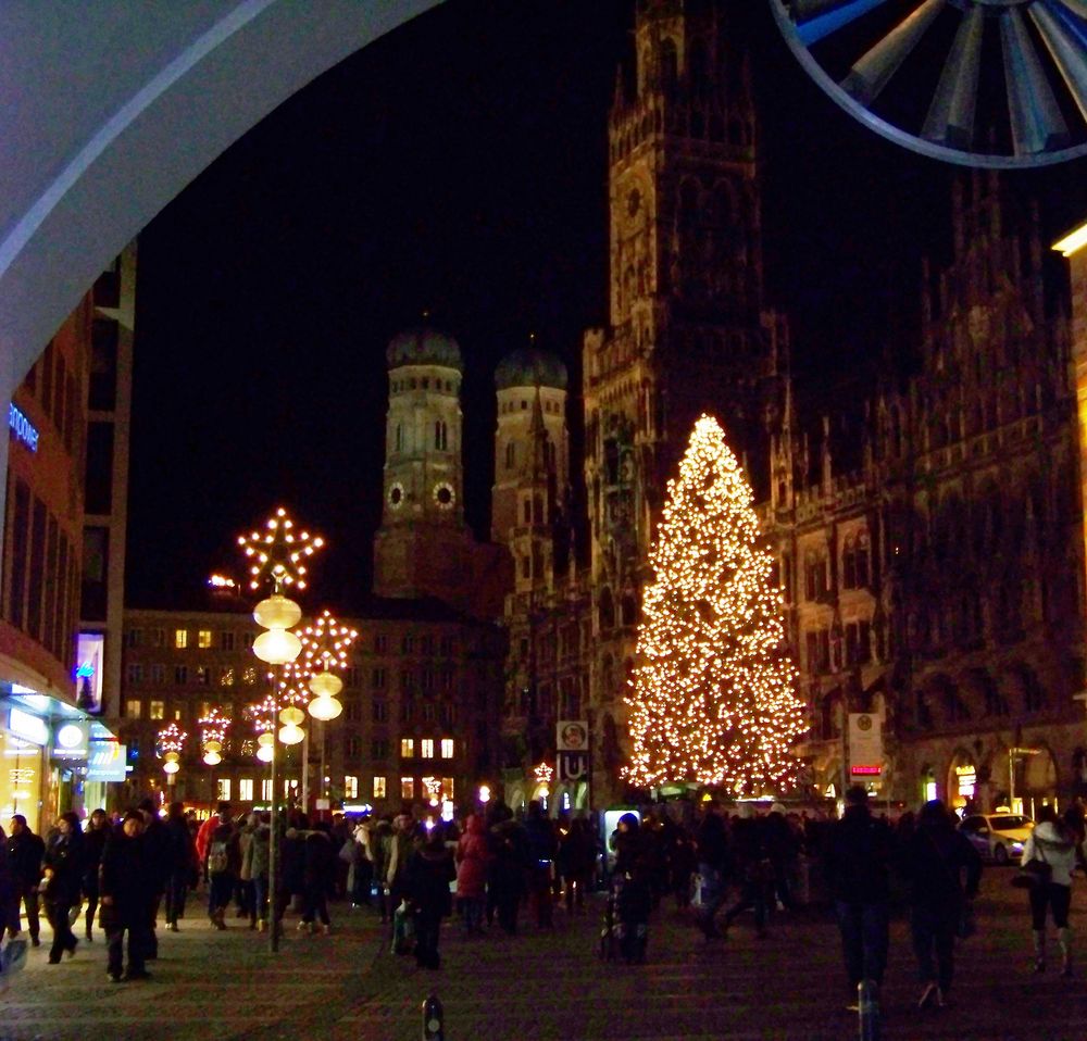 Weihnachtsstimmung auf dem Marienplatz in München Foto & Bild