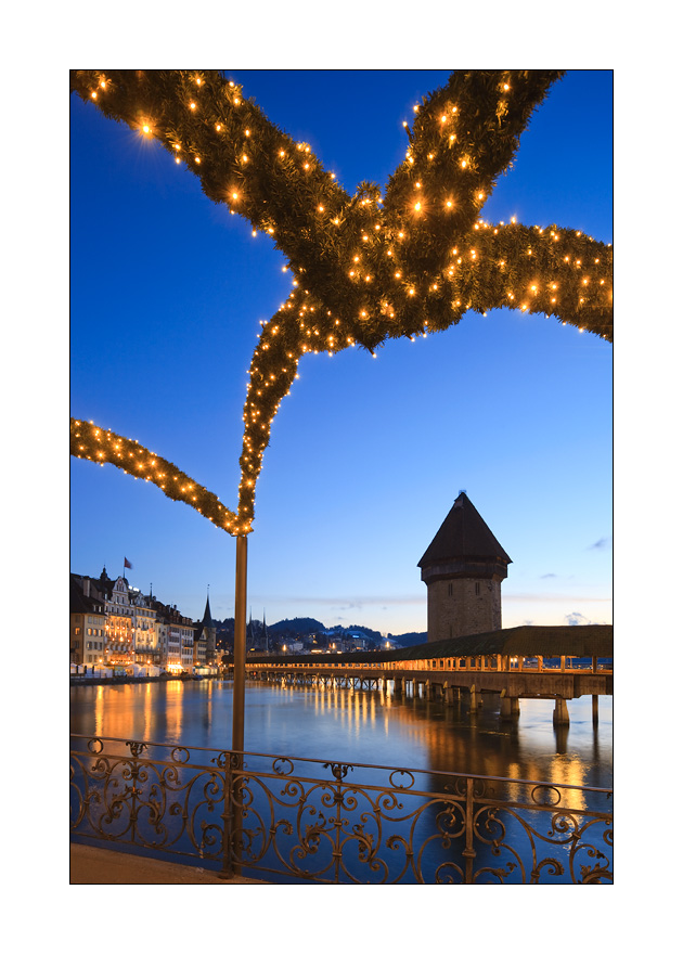 Weihnachtsstimmung beim Wahrzeichen von Luzern