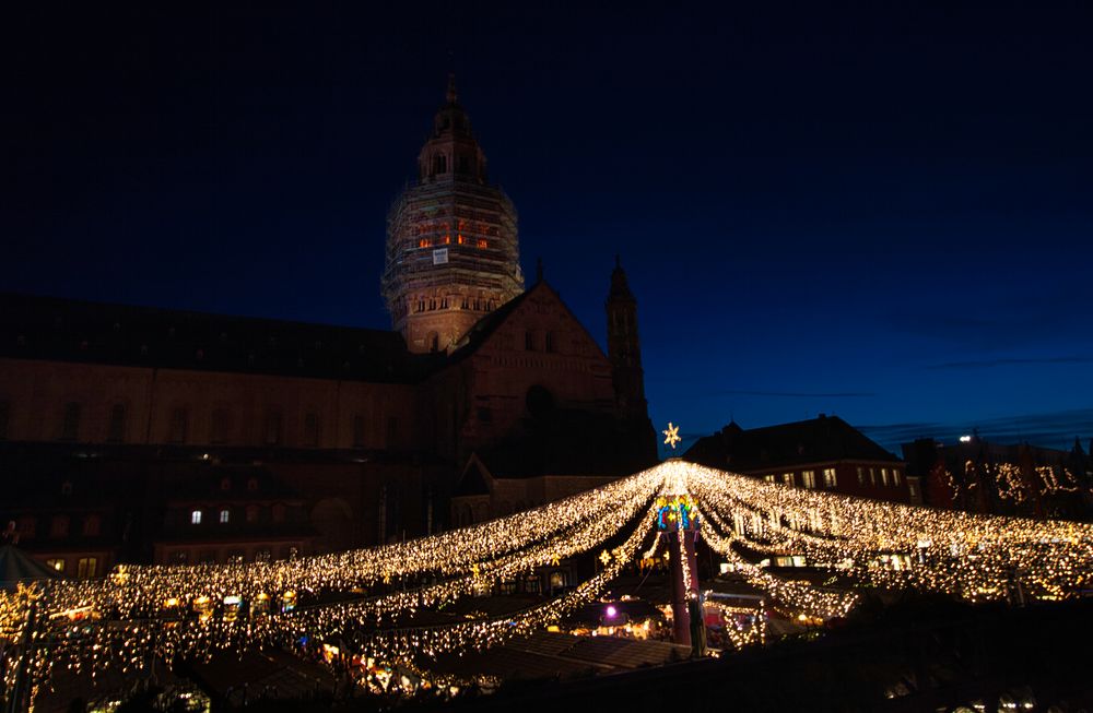 Weihnachtsstimmung vor dem Dom